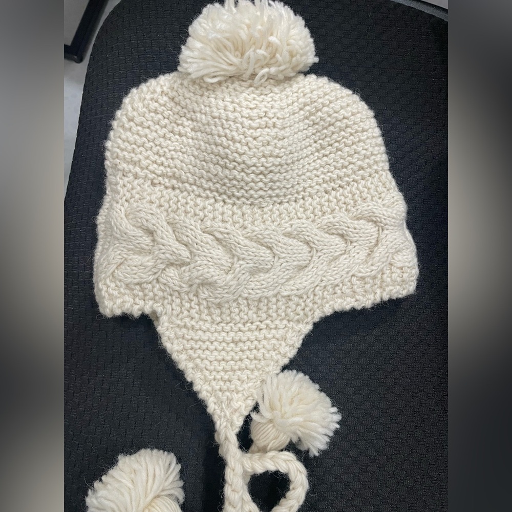 Wool Knit cream Pom-Pom Hat - Picture 2 of 4